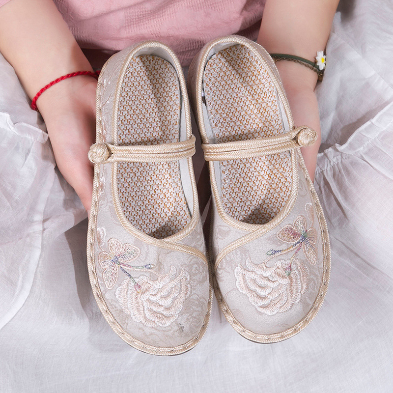 Hand-knitted Embroidered Shoes