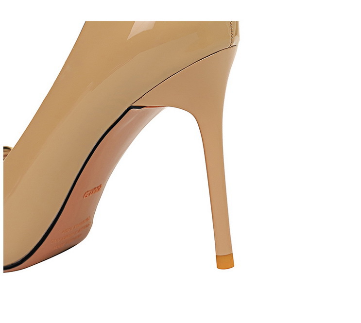 Patent leather simple shoes 8