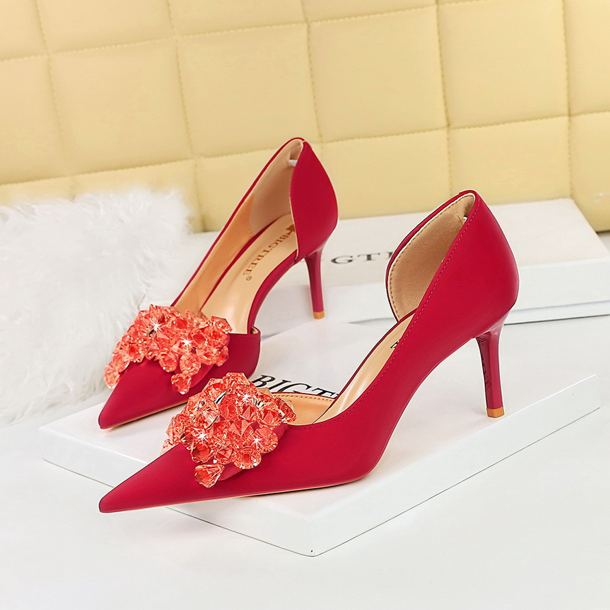 Stiletto heeled pumps with pointed toe and rhinestone bowknot 18